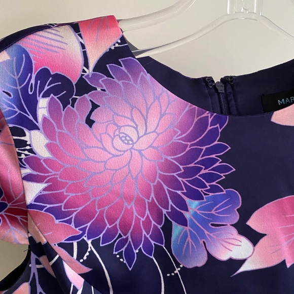 Marciano Floral Cropped Blouse - Picture 2 of 4